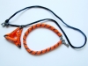 Conjunto colgante trisquel y pulsera de delicas naranja y metal